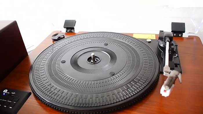 1byone belt driven bluetooth turntable view from the top