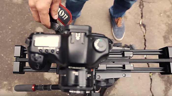 Canon camcorder drifting on an extandable slider rail